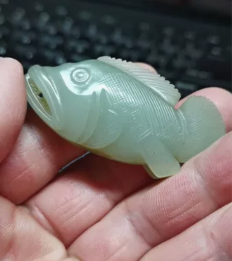 清代玉雕鳜鱼挂件，品相如图，长5.7厘米，...