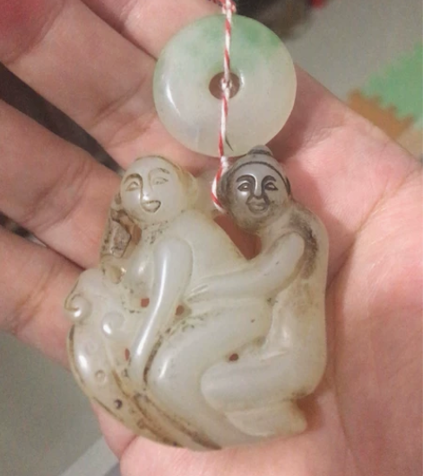 清代玉雕把玩件，雕工精细，玉环有绺裂其余完...