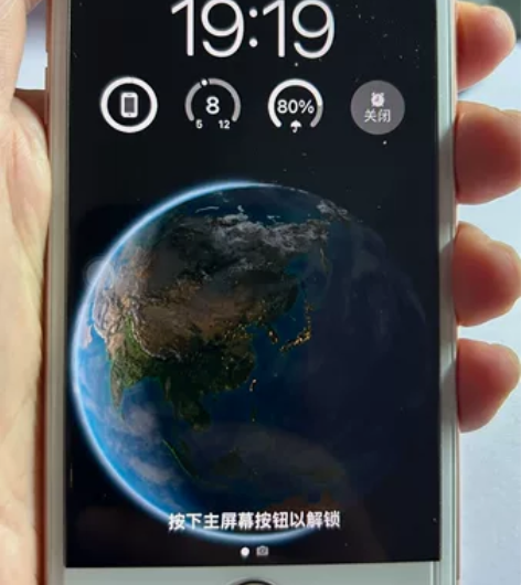 iPhone 8，苏宁购买的金色国行三网通...