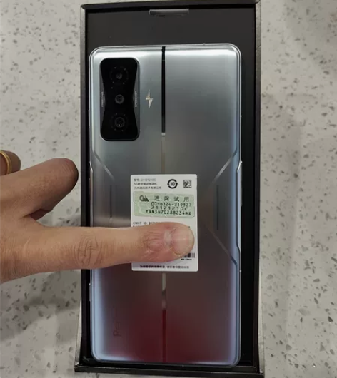 红米K50 电竞版 8+128g 感兴趣的...