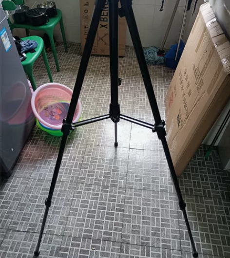 金属画架，只用过一次，就放着吃灰，几乎全新...