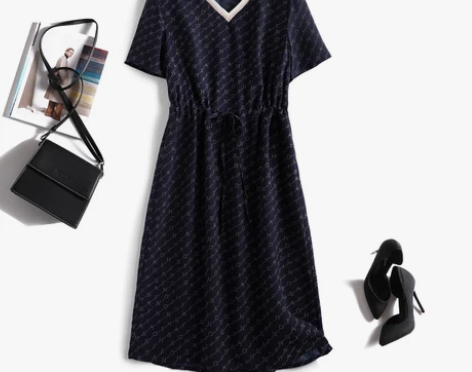 YFASK 好裙不嫌多！闭眼入~撞色V领字...