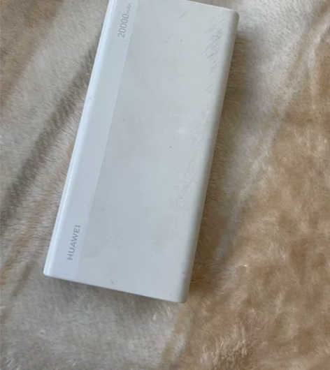 华为充电宝除了划痕有点多～[偷笑] 200...