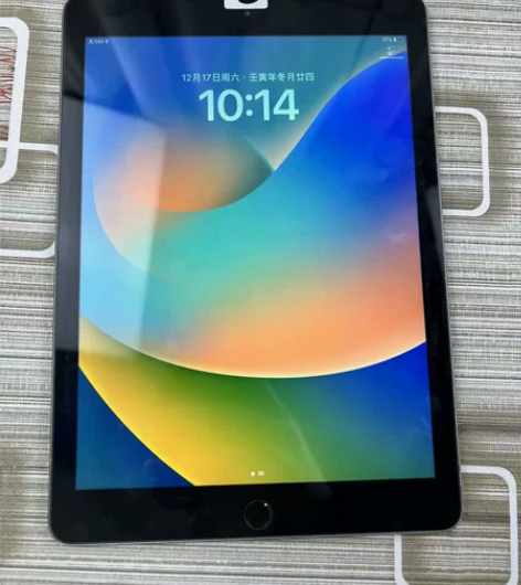 考试结束出自用iPad（2019）插卡?w...