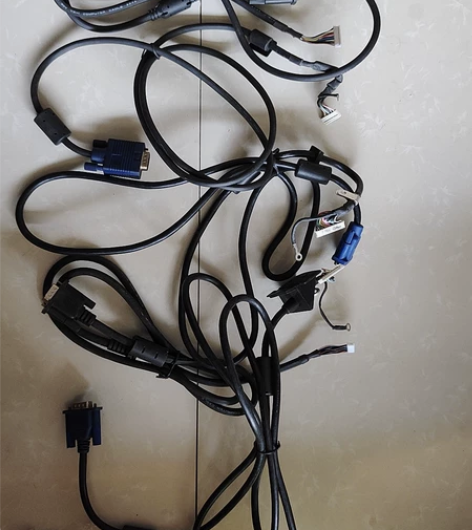 显示器内置vga数据线 感兴趣的话点“我想...