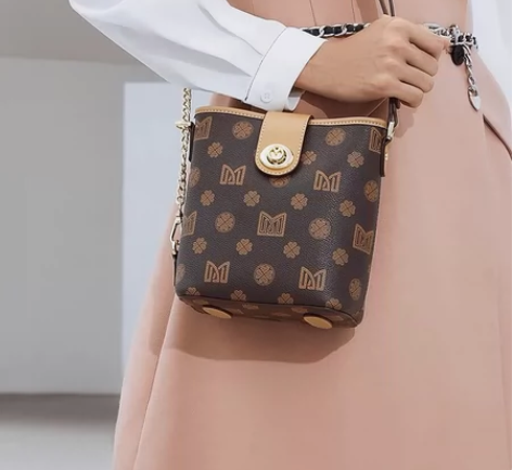 全新稻草人包包女士新款高级感撞色时尚单肩包...