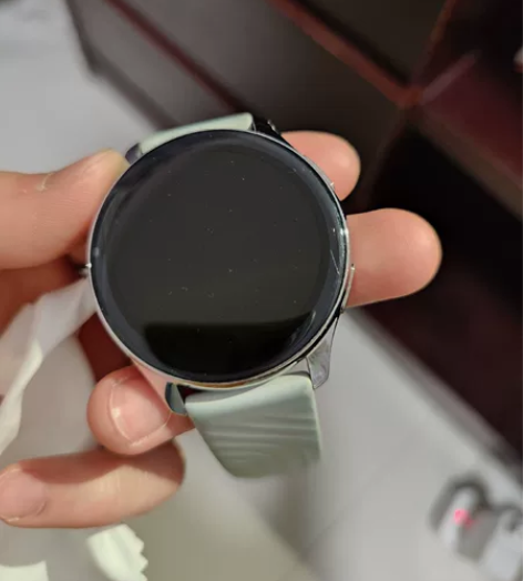 一加手表，自用，表面有划痕，不影响使用，其...