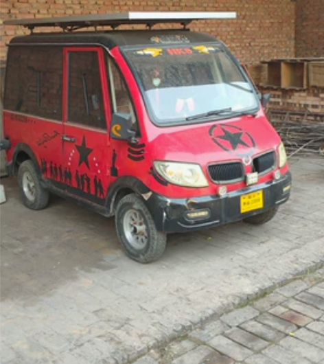 电动四轮带太阳能充电板，五个大水电瓶，需要...