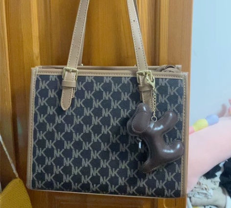 ?天彩翼飞 女士包 全新 感兴趣的话点“我...