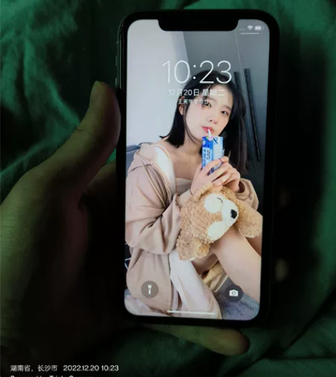 苹果11，紫色64g有面容功能没有任何问题...