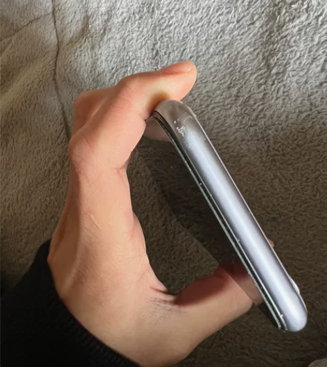 iPhone 11国航128G  三处明显...