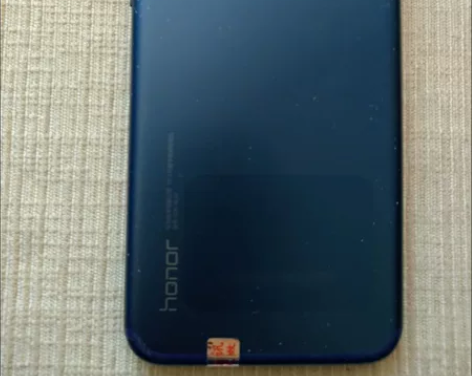 荣耀piay6+128 ，麒麟970 ，轻...