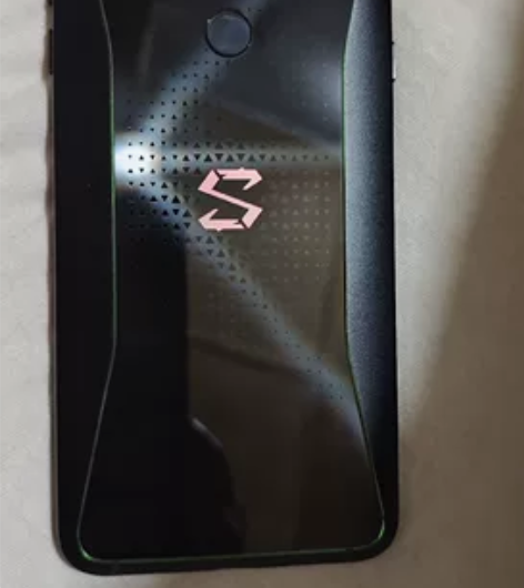 黑鲨helo.成色新，后盖基本没磕碰划痕，...