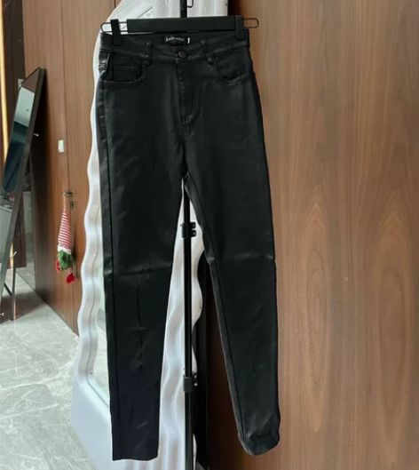 黑色皮裤S码,加绒滴,薄绒,全新 记得是m...