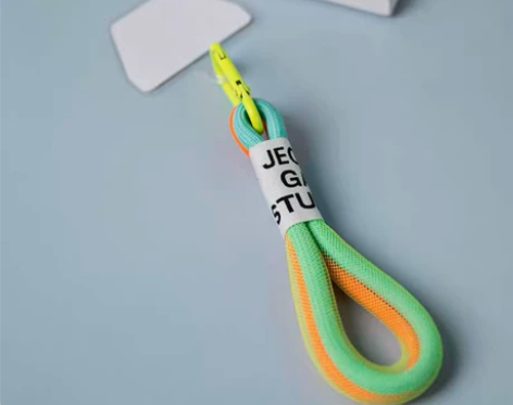 撞色挂绳 钥匙扣 手机挂绳一个 全新的闲置...