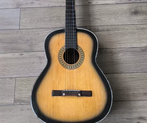 老吉他一把底价出售,完全可以正常使用,音质...