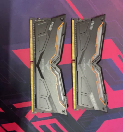 十铨内存 夜鹰系列 两条内存 一根8G 3...