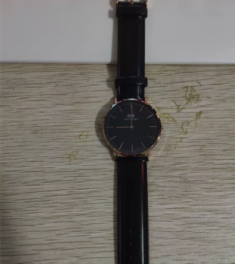 DW手表，前女友送的，没戴过，盒子和保护膜...