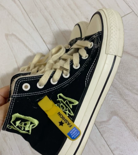 帆布鞋加绒 鞋码37但感觉适合36 鞋太多...