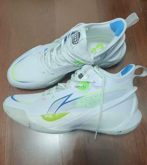 李宁音速10白色，42.5码的，穿上打了场...