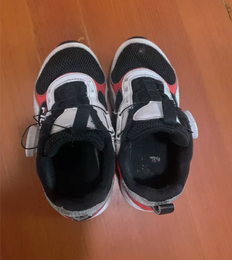 品牌：斐乐 尺寸：10C非常舒服的鞋，孩子...