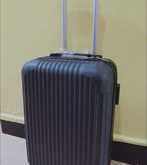 拉杆箱买大了。我原本是想买登机箱，买的22...