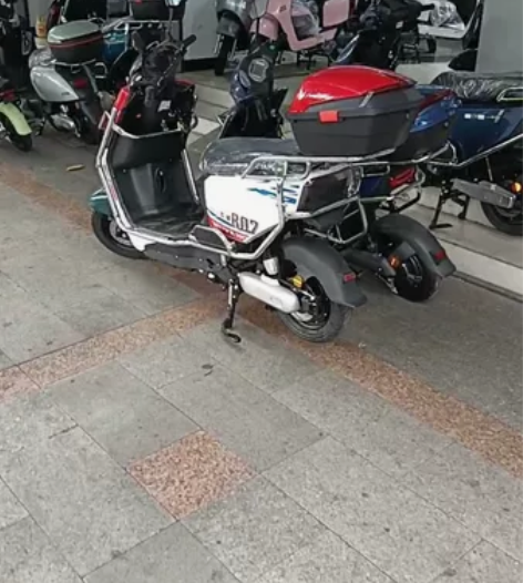 五羊酷鹰72伏六个石墨烯大电瓶，前后碟刹无...