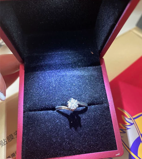 莫泊桑钻 钻戒 没有戴过 有盒子#钻石戒指...