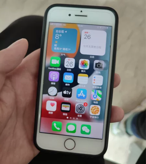 苹果8国行64g  成色9成新  功能一切...