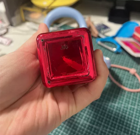 雅诗兰黛精华去年得限定版 差不多手指甲那，...