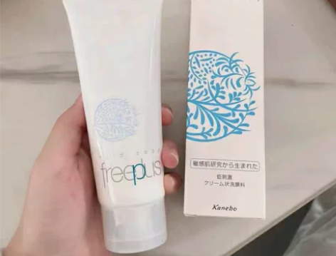 芙丽芳丝洁面洗面奶100g 下个月要出国了...