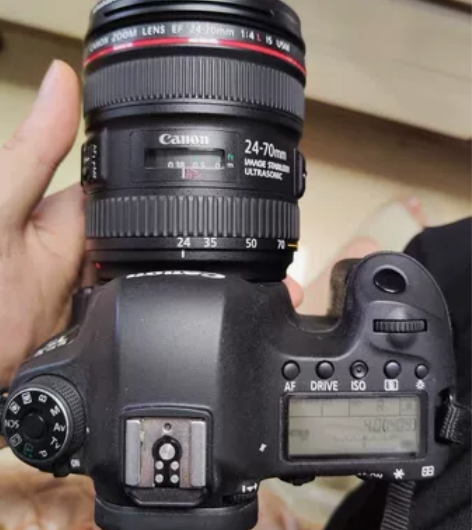 24-70F4变焦镜头 2300块钱，9成...