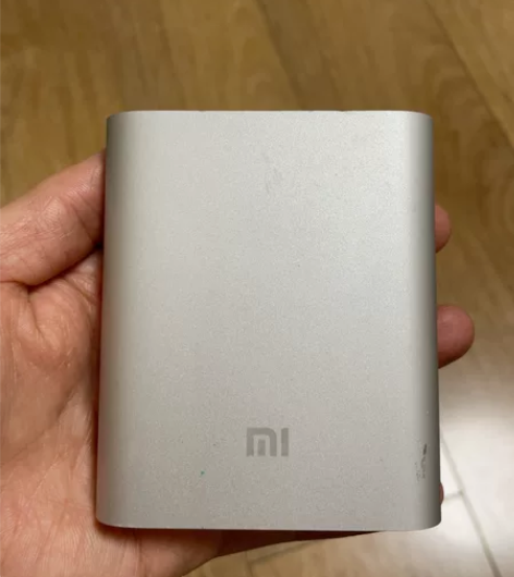 小米一万毫安充电宝 9成新 50一口价包邮