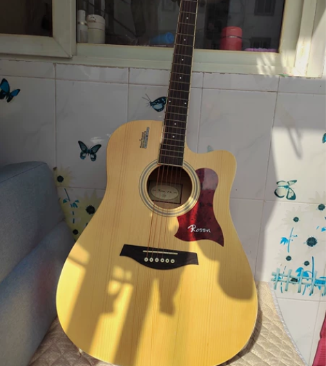 几乎全新卢森吉他，低价处理，本市自取，可当...
