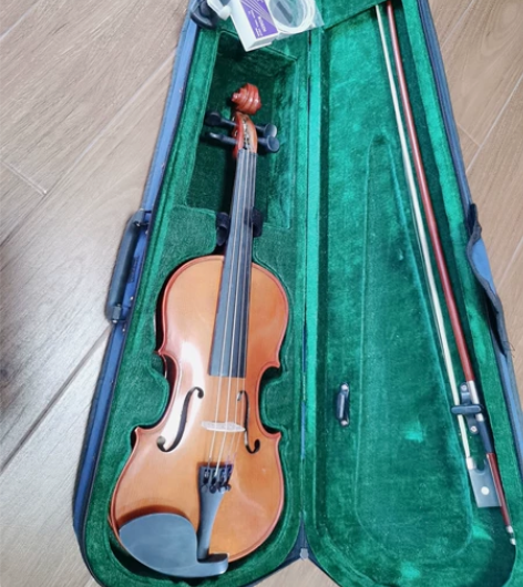 朋友送的小提琴4/4，几乎全新一直闲置。配...