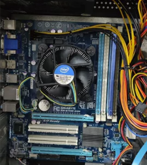 英特尔i3 3220cpu十技嘉主板b75...