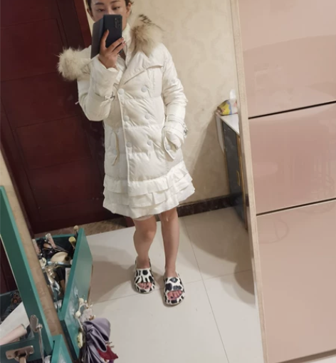 奶白色修身鸭绒羽绒服  成分可以自己看 就...