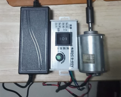 安全电压12伏，带正反转调速功能。图中全套...