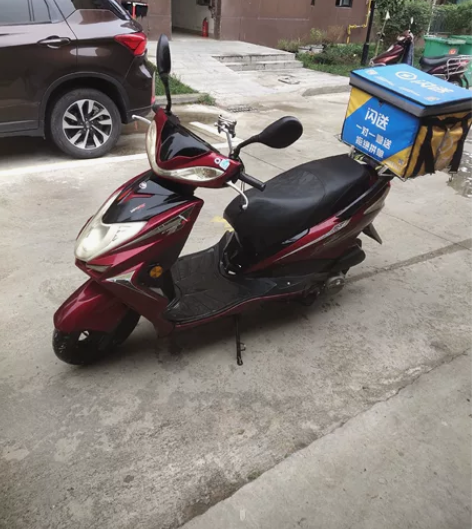 力帆品牌踏板摩托车有人需要不骑走，灯亮表走...