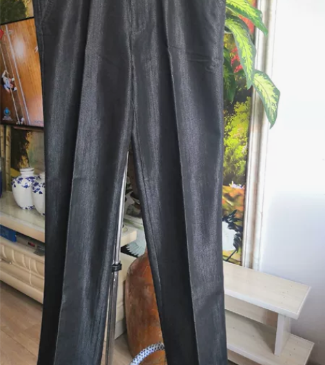 男士裤子冬季，面料很厚实，抗风性好。给家人...