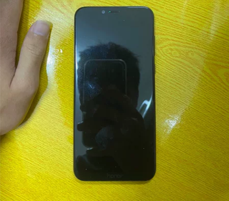 出售一台荣耀play，去年10月份买的。现...