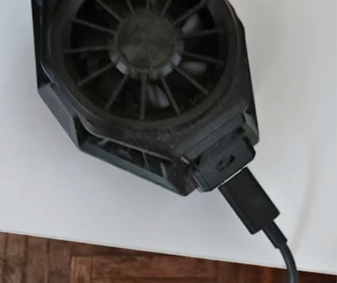 黑鲨散热器手机用，几乎全新 感兴趣的话点“...