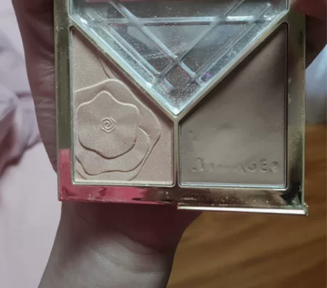 彩棠三拼修容，哑光粉摔坏了，高光全新未使用...