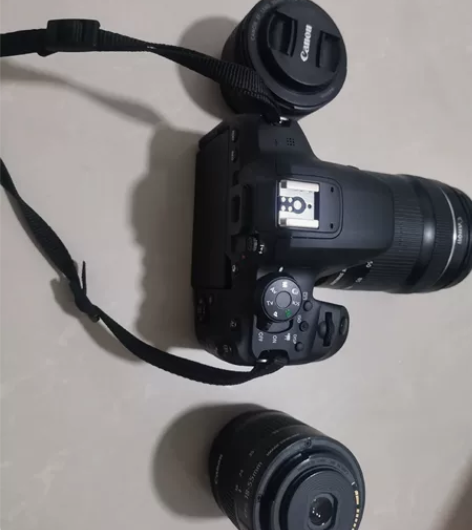 半年前京东买的佳能850D，无明显使用痕迹...