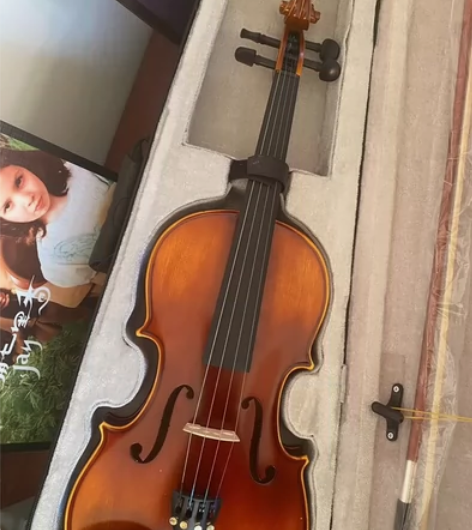 小提琴九成新(个人闲置)克里斯蒂娜v02包...