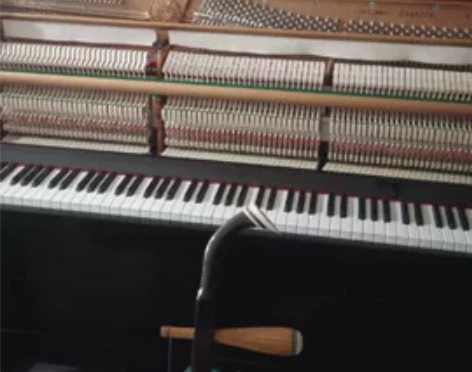 珠江机械钢琴118M+。经常保养的很好。每...