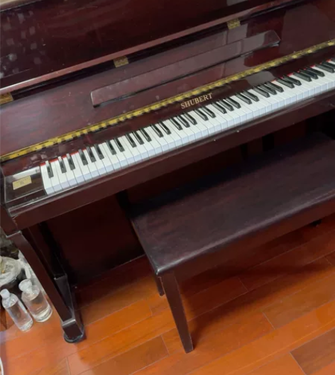 舒伯特品牌钢琴，正常使用。因小孩大学毕业外...