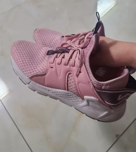 李宁运动慢跑鞋，38码，脚感很舒服，闲置便...