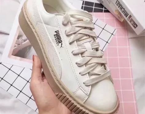 Puma彪马女鞋蕾哈娜板鞋漆皮奶白花卉小白...