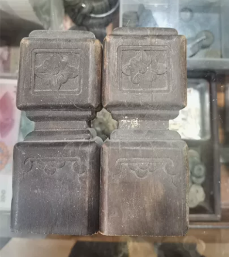 木雕,柱子一对,花草图案,雕工精美 感兴趣...